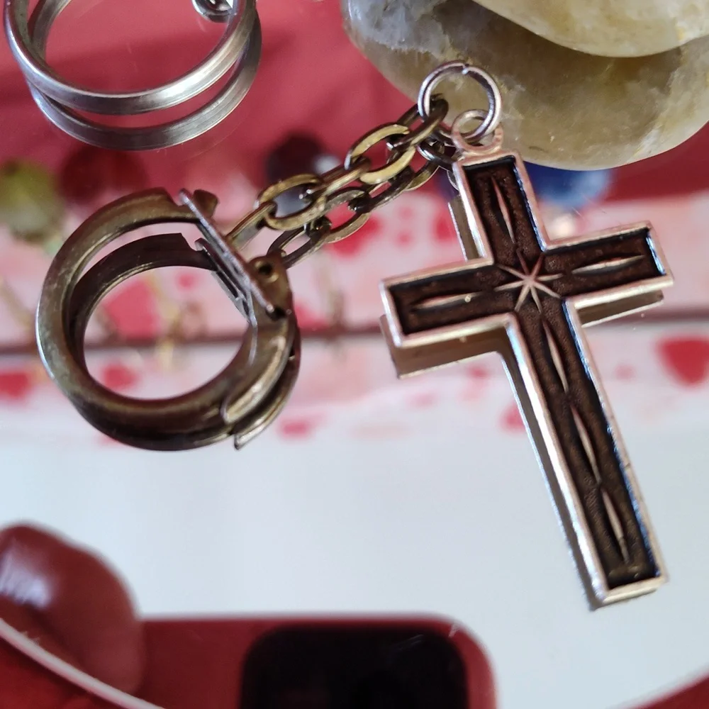 3 Unique Keychains Set Bible + Cross+ Rock Says " Believe  " GUC - Picture 4 of 5